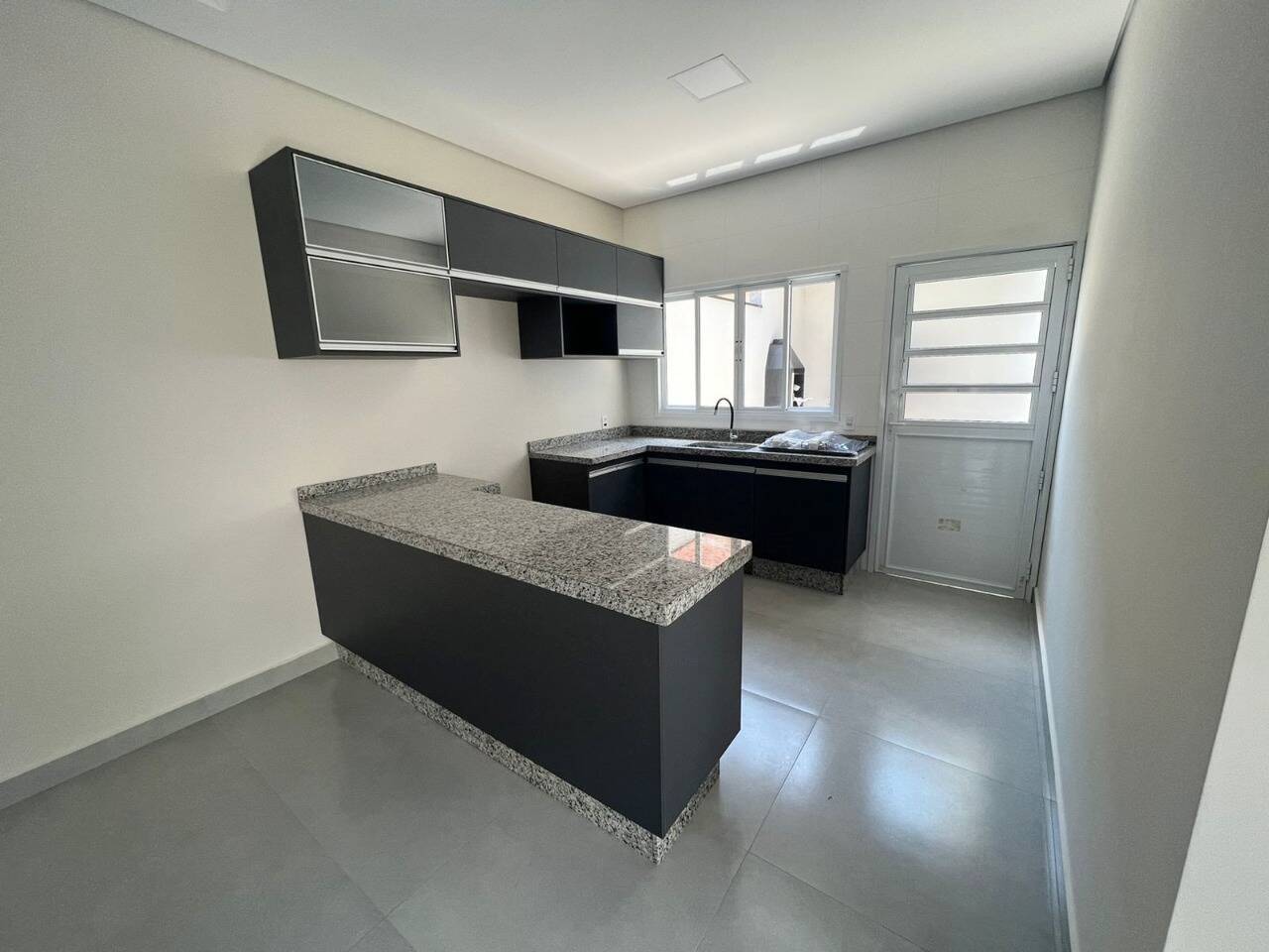 Casa à venda com 3 quartos, 124m² - Foto 4