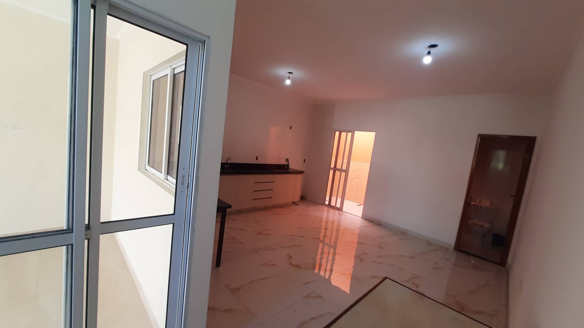 Casa à venda com 2 quartos, 175m² - Foto 1