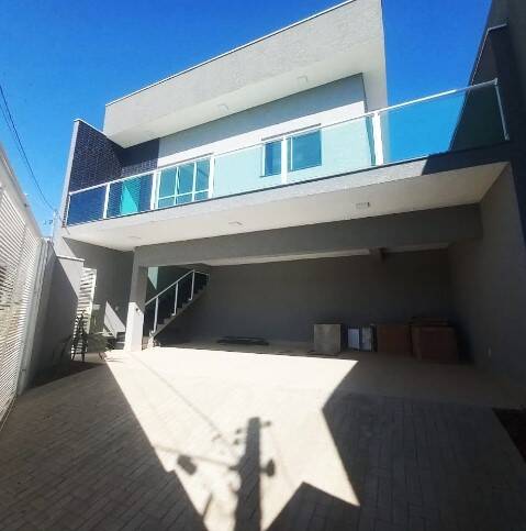 Casa à venda com 2 quartos, 130m² - Foto 2