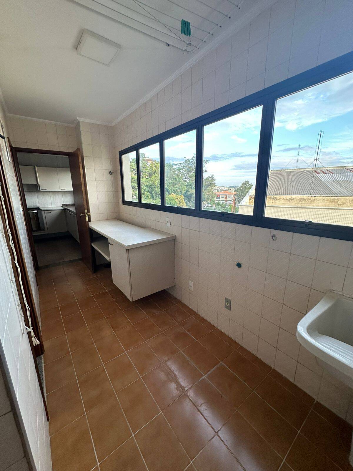 Apartamento para alugar com 3 quartos, 160m² - Foto 11